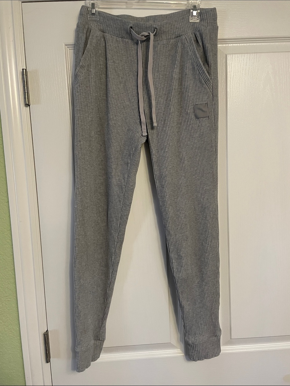 ALO Yoga Women's Ribbed Grey Track Joggers M